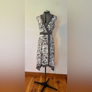 Perceptions White and Gray Sleeveless A-Line Midi Dress